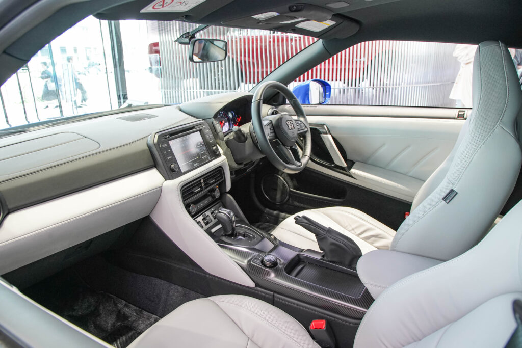 R35 GTR Tスペック　パネル 車内装パーツ START/STOPボタン付き R35 GTR Tスペック パネル 車内装パーツ START/STOPボタン付き 【公式