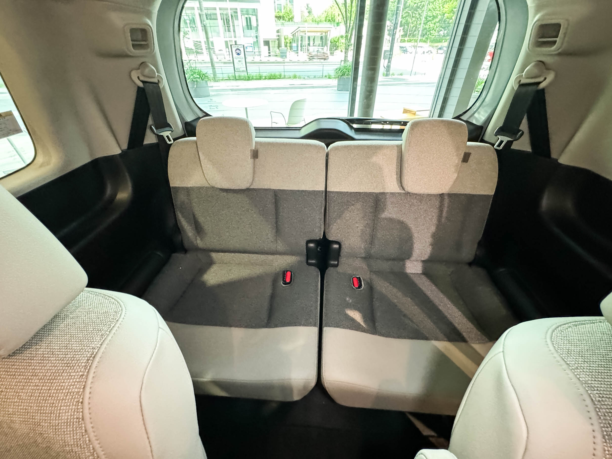 3列目狭め】新型フリード AIR EX 6人乗りの3列目シートの広さと