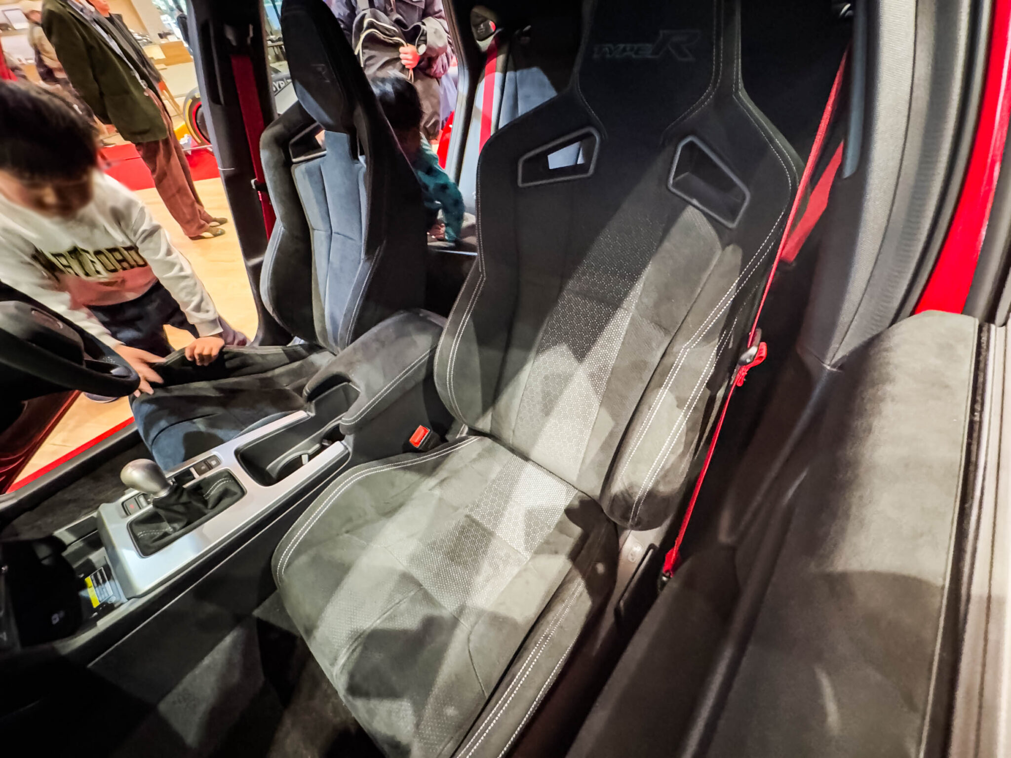 【内装メイン】写真で見るシビック TYPE R Racing BLACK Package:標準モデルとの違いを解説 - PAPER ...
