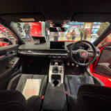 【内装メイン】写真で見るシビック TYPE R Racing BLACK Package：標準モデルとの違いを解説