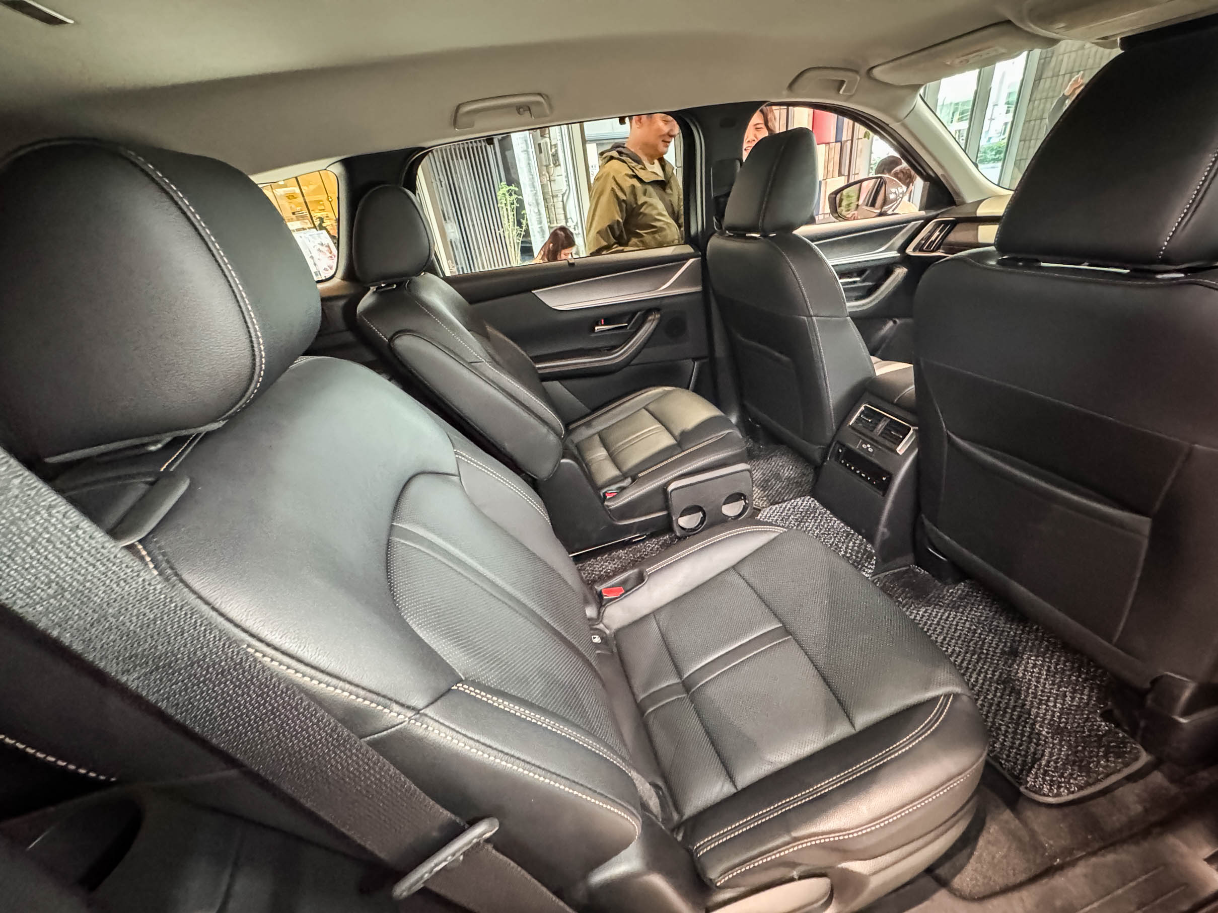 メグロ後部座席（純正） CX-80後部座席レビュー】2列目・3列目は狭い？見た目以上に余裕が