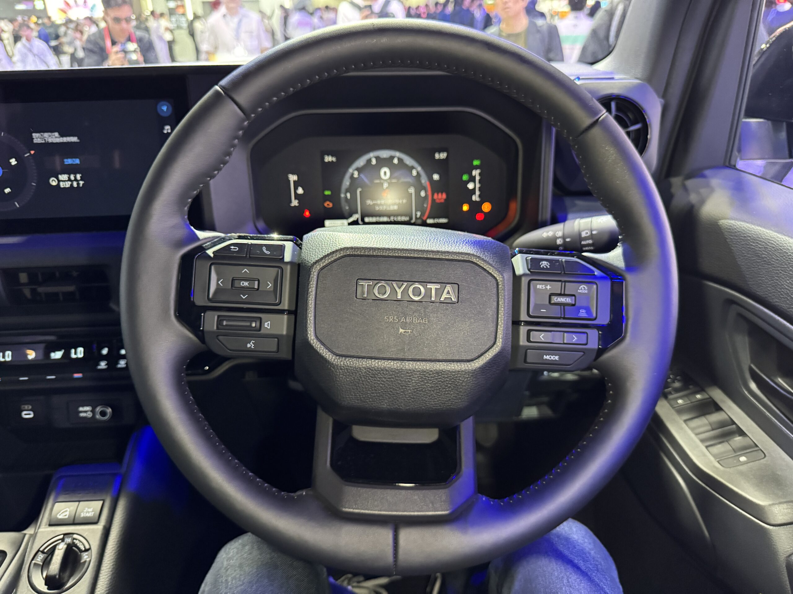 内装編】新型ランドクルーザーFJの運転席・メーター・シフトを徹底